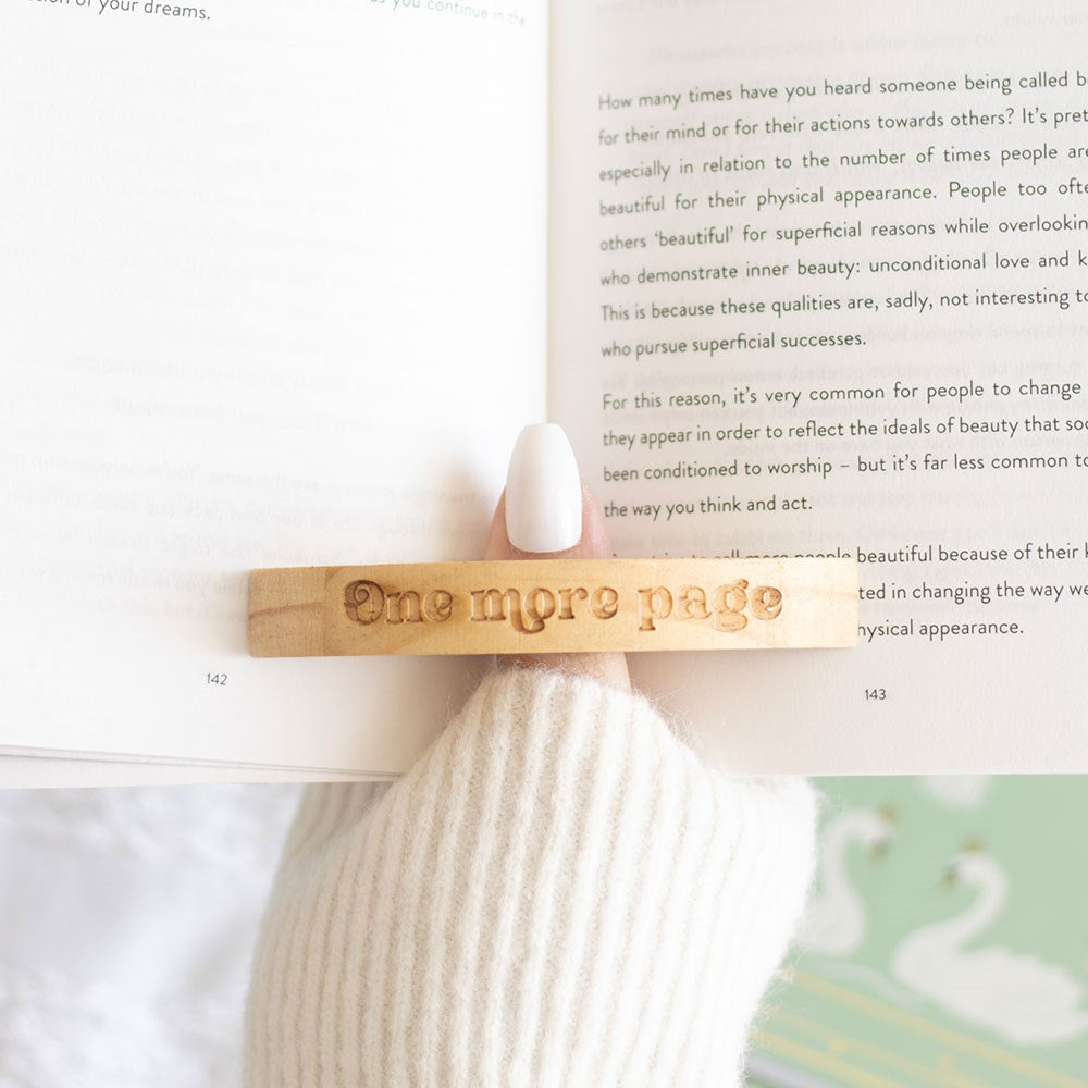 BOOK WORM THUMB PAGE HOLDER