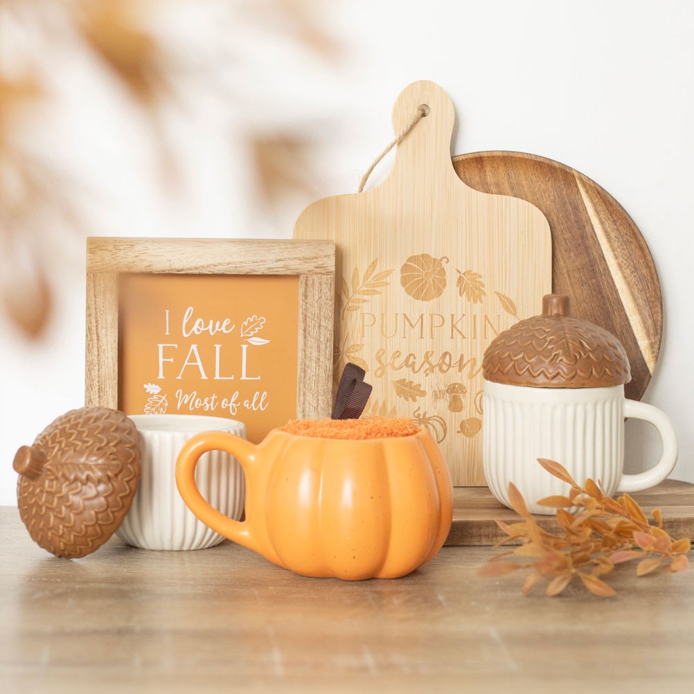 PUMPKIN SHAPED MUG AND SOCKS SET