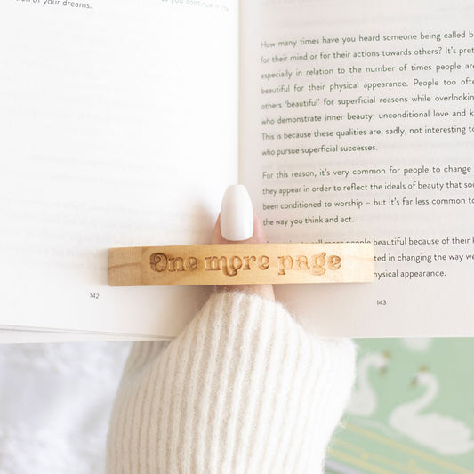 BOOK WORM THUMB PAGE HOLDER