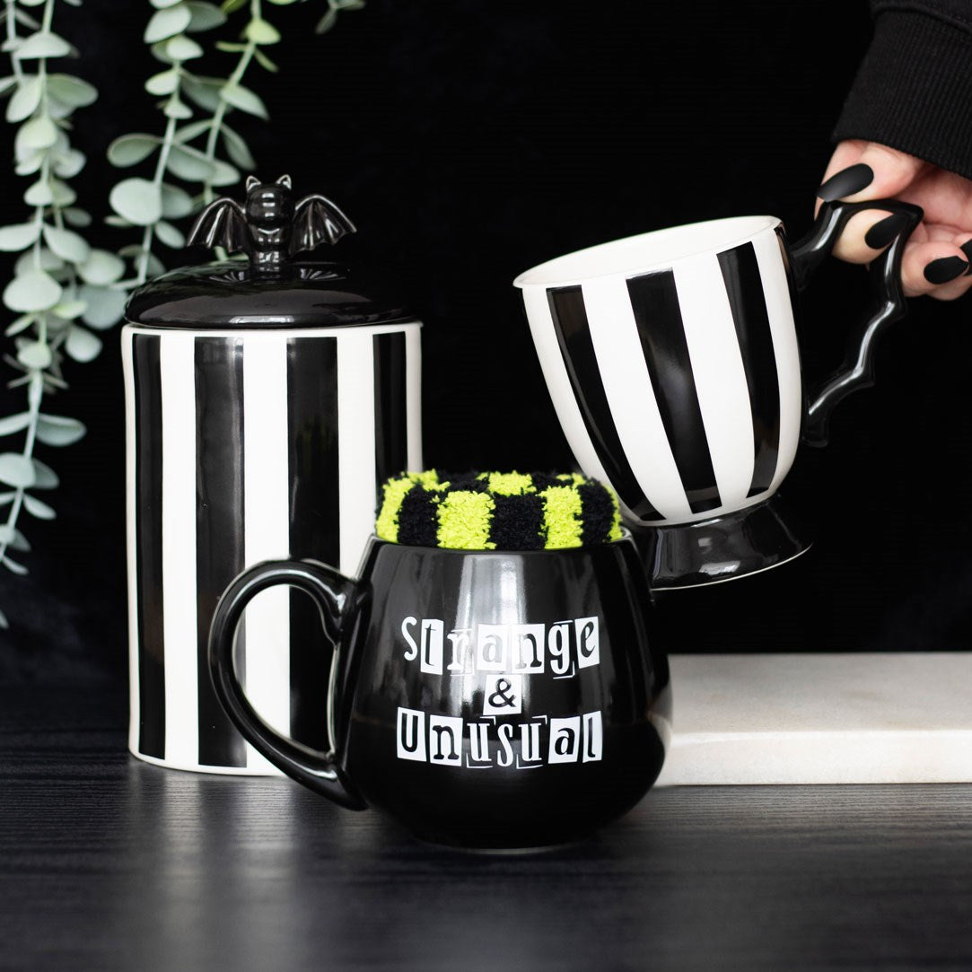 STRANGE & UNUSUAL MUG AND SOCKS SET