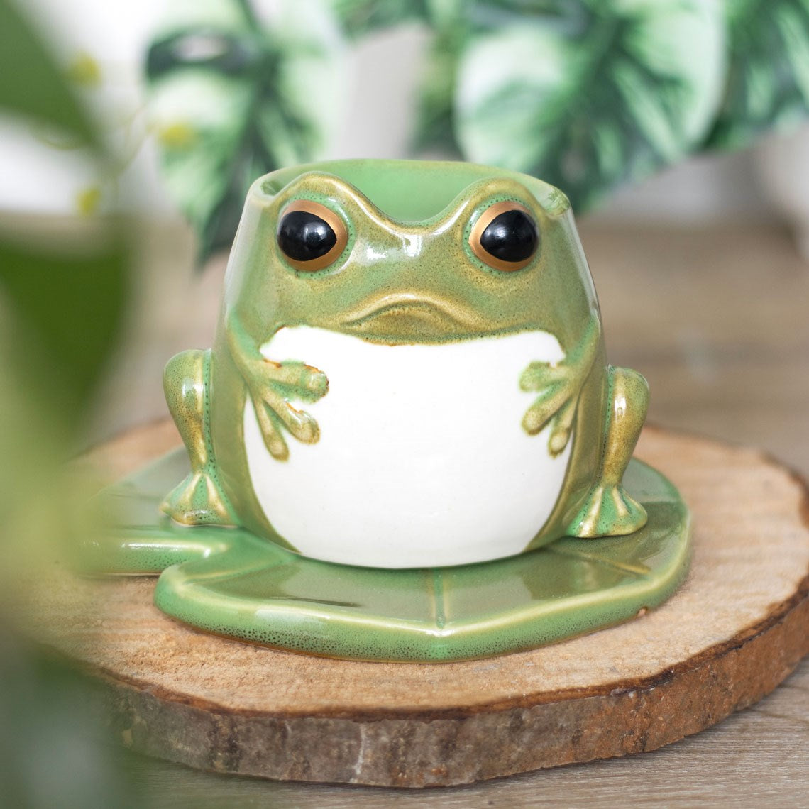 FROG SHAPED OIL BURNER ON LILY PAD