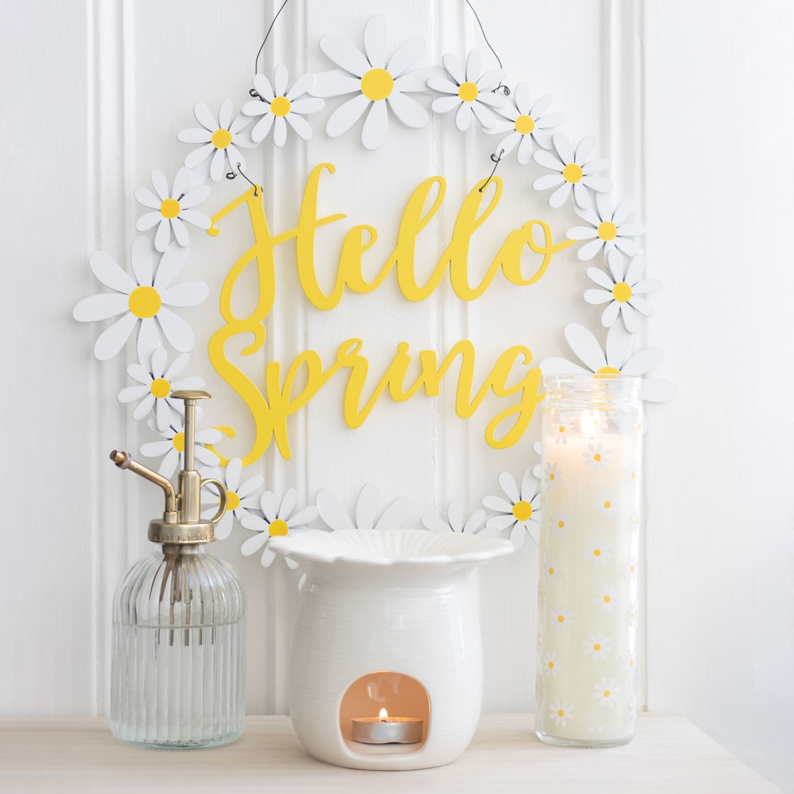 HELLO SPRING HANGING DAISY WREATH DECORATION