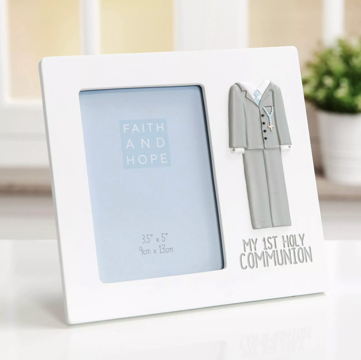 FAITH & HOPE WHITE RESIN COMMUNION SUIT FRAME 3.5" X 5"