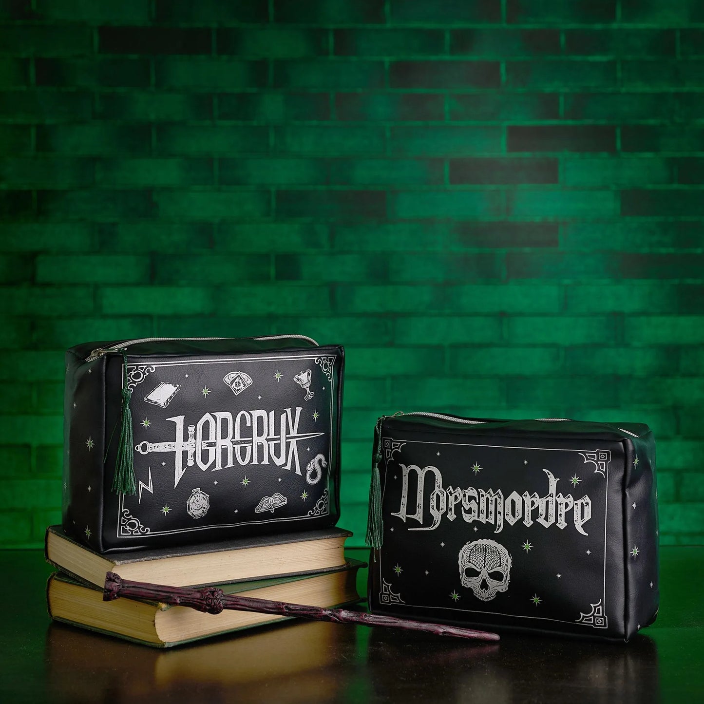 WARNER BROS HARRY POTTER DARK ARTS WASH BAG - MORSMORDE