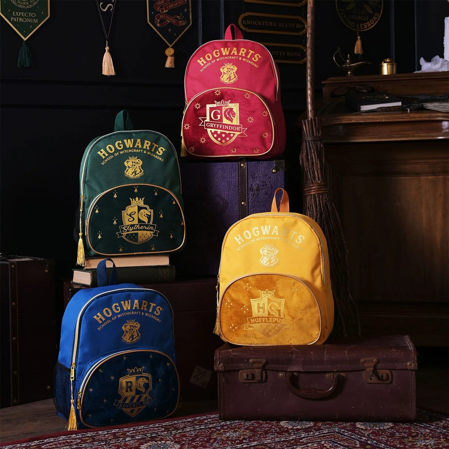 WARNER BROS HARRY POTTER ALUMNI BACKPACK GRYFFINDOR